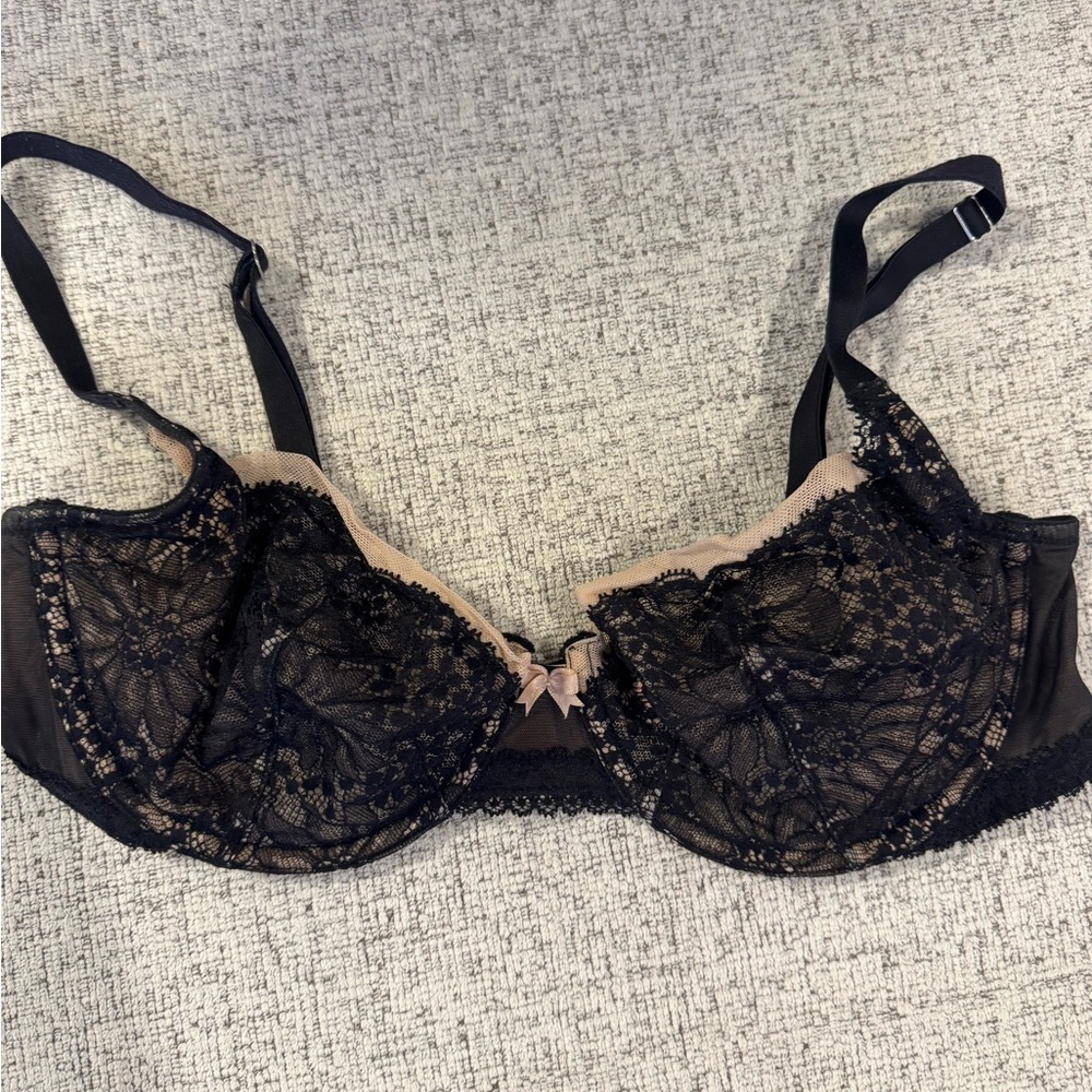 Victoria's Secret Black and Tan Lace Bra